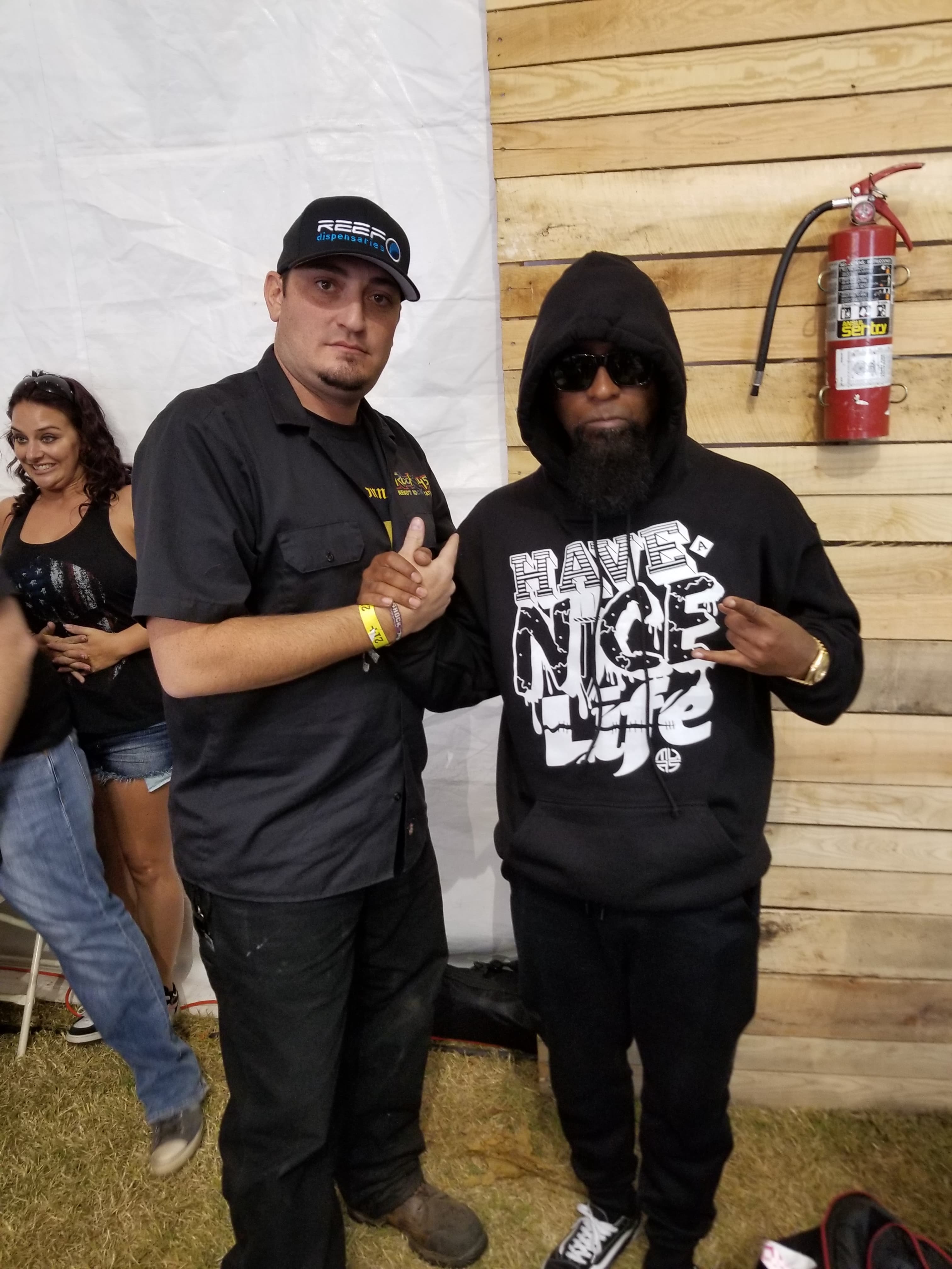 Kronik with friends at festival