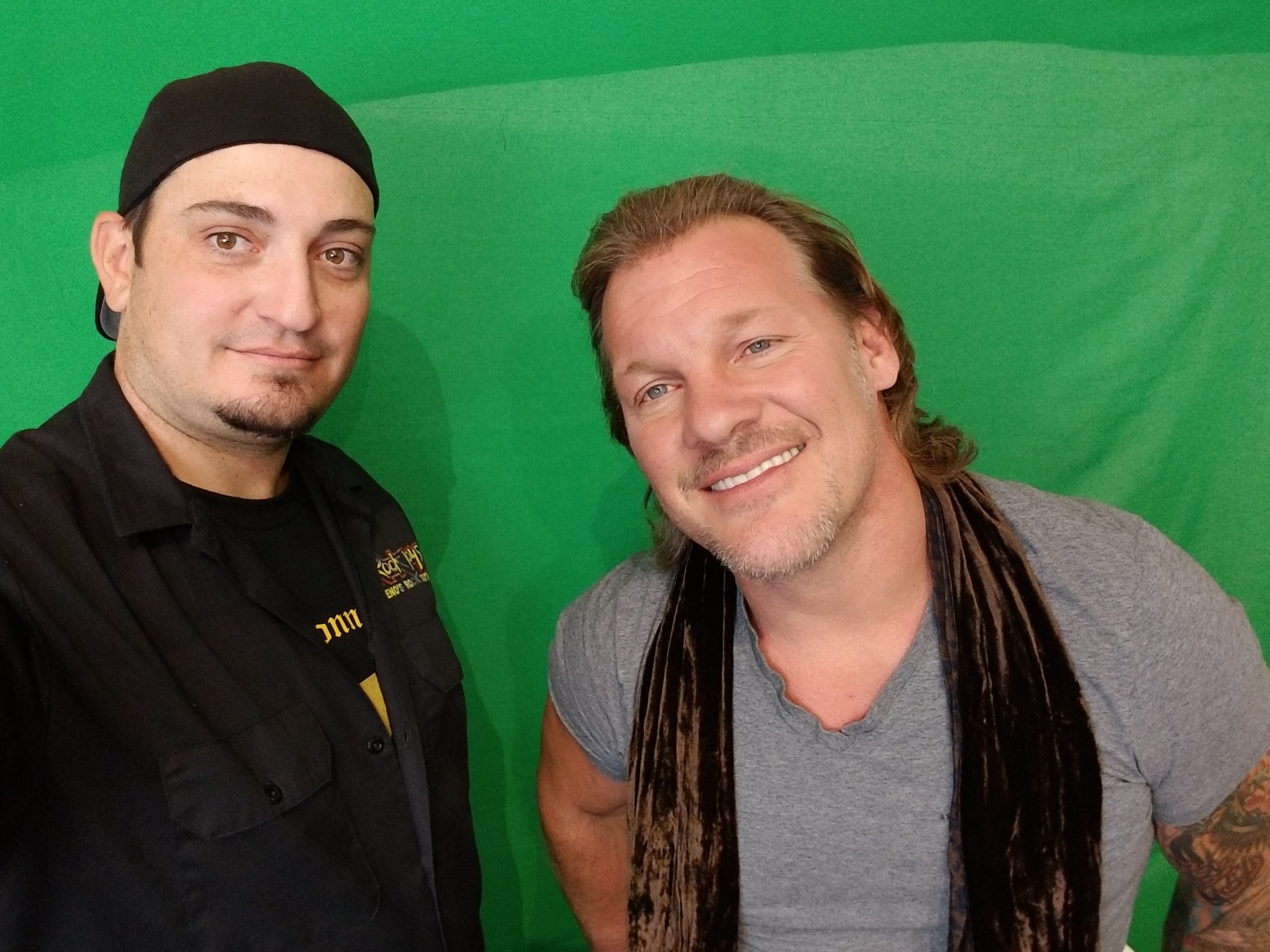 Kronik with long-haired musician backstage with green screen